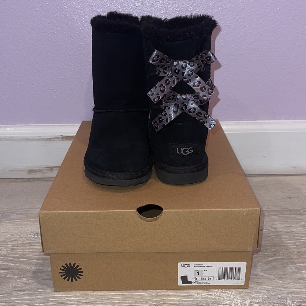BRAND NEW Girls Black Ugg’s - Picture 7 of 16
